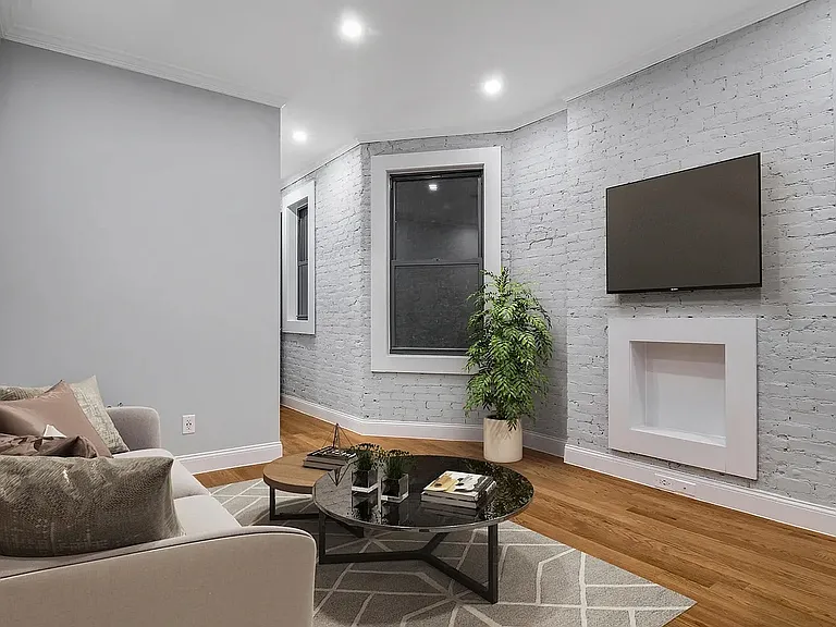 322 E 90th St #2B — Photo 2