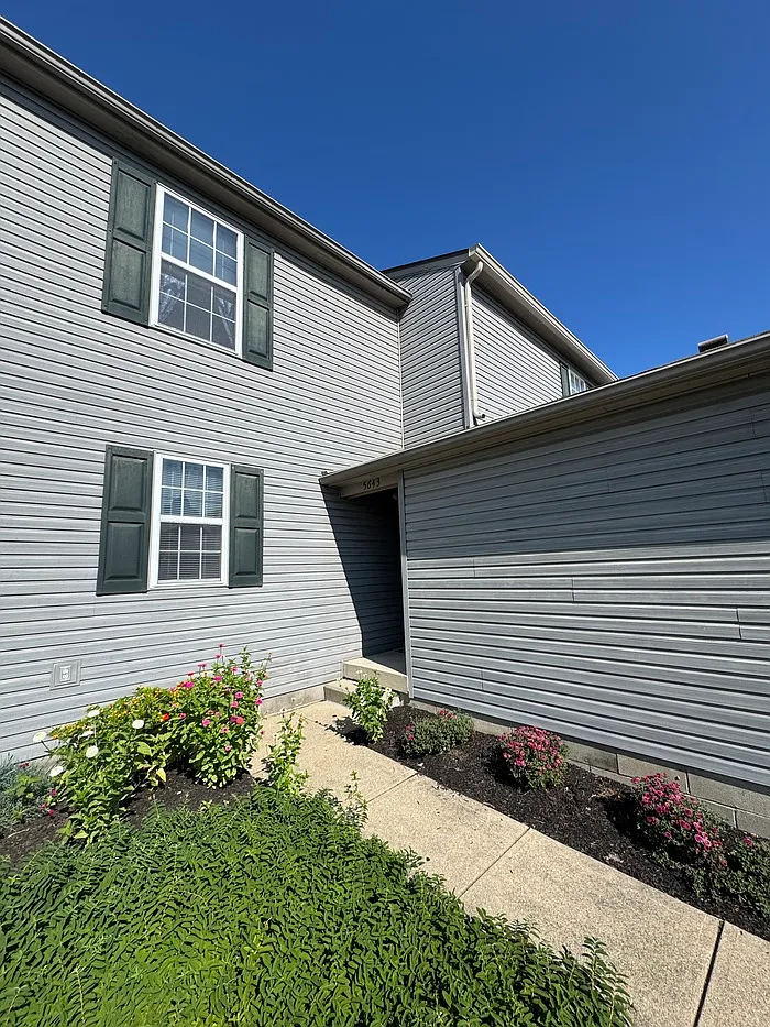 2 bed, 2.5 bath, 1176 sqft, $1,695 — Photo 3