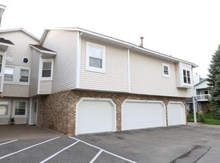 5326 Highpointe Dr, Bloomington, MN 55437