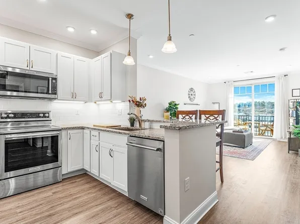 69 Foundry St #318, Wakefield, MA 01880