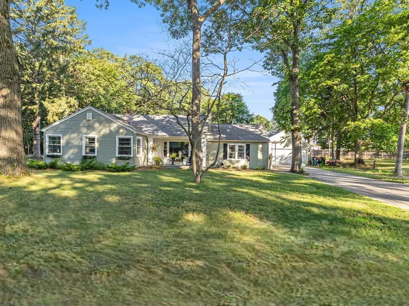 3447 W Manitou Cir, Norton Shores, MI 49441