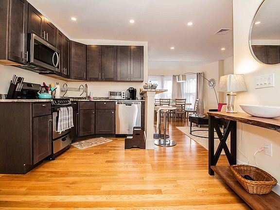4th image of 14 Chiswick Rd APT 3