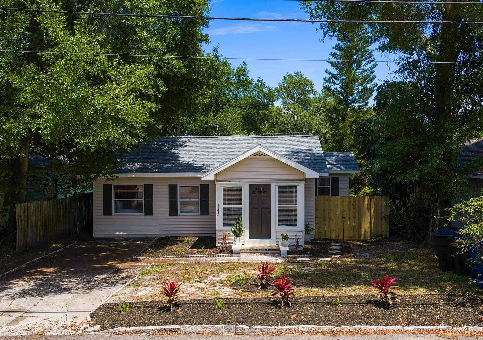 Charming Cottage For Rent In Beautiful Crescent Lake | Available August 15, 2026 | Long-Term Leas... — Photo 1