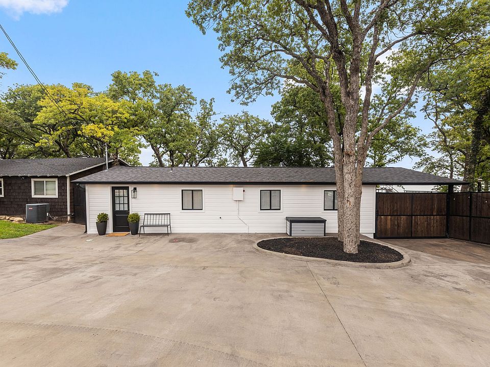 1st image of 304 W Lake Dr