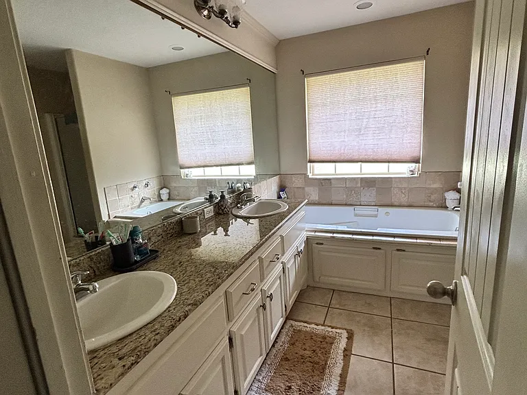 3706 NE Fieldcrest Dr — Photo 9