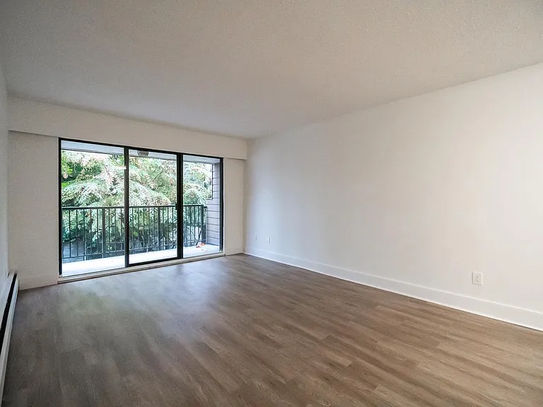 720 Queens Ave — Photo 4