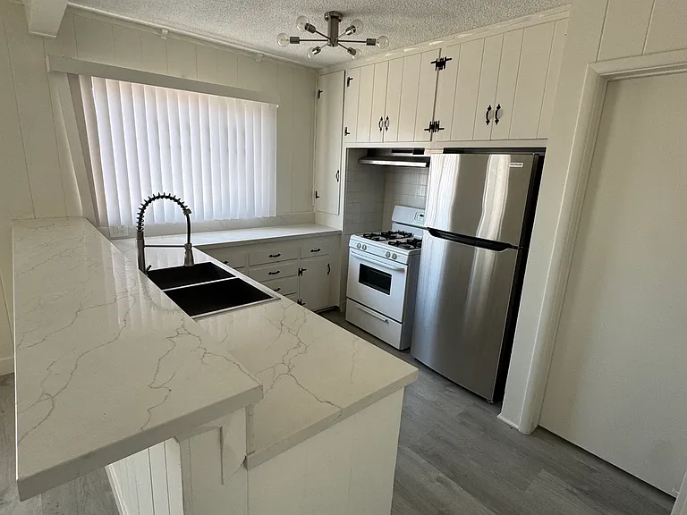 15461 Moorpark St #6 — Photo 5