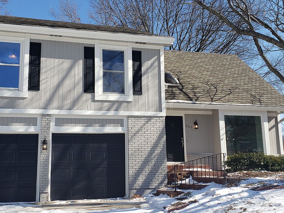 1st image of 207 NW Redwood Ct