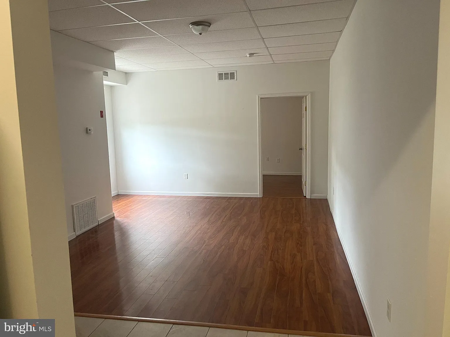 1 bed, 2933 sqft, $1,400 — Photo 2
