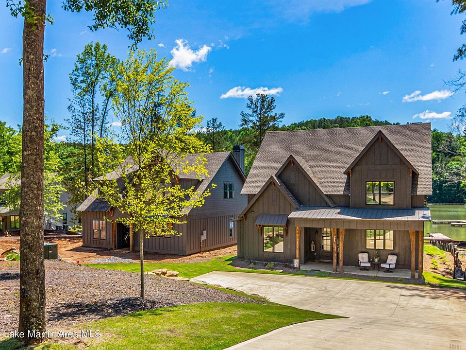 2nd image of 305 Magnolia Way