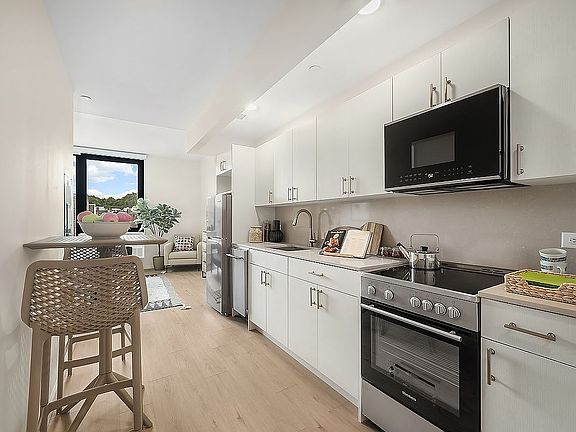 2nd image of 4778 Broadway #5J