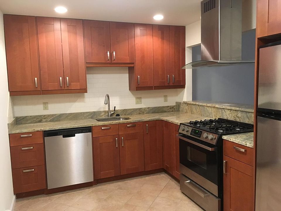 1st image of 15 Douglas Ter APT 511