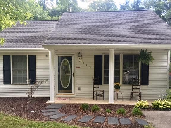 3rd image of 2415 Daleton Rd NE