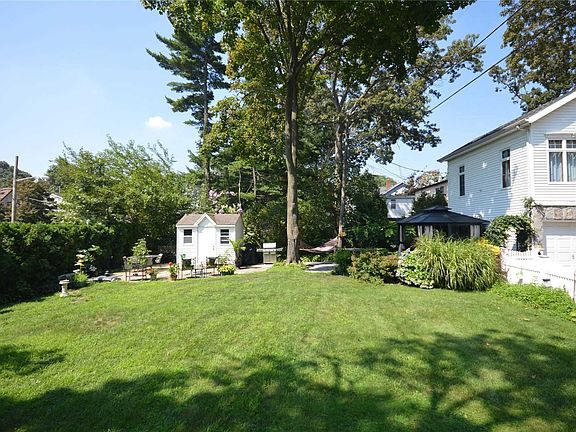 5th image of 25 Pinewood Ln