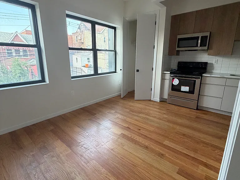 864 E 215th St #2F — Photo 4