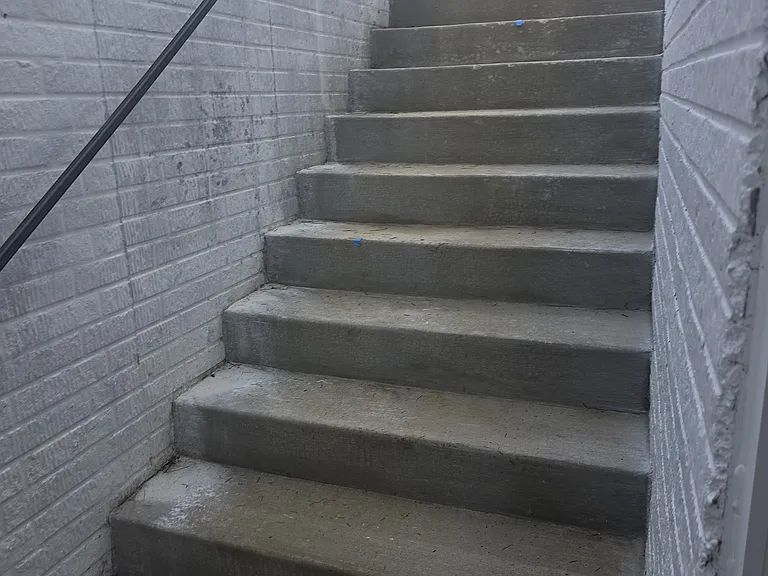 Hyde Park Pl — Photo 1