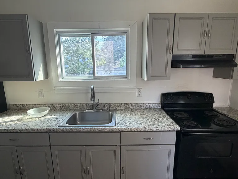 27 Oliver St — Photo 5