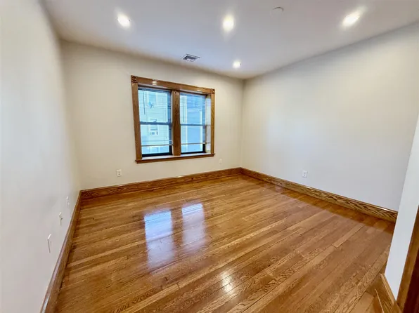 67 River St APT 3, Cambridge, MA 02139