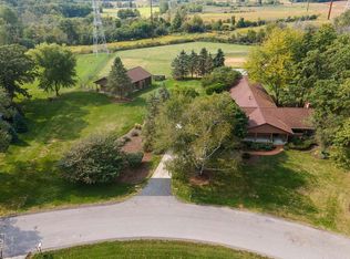 43W485 Thornapple Tree Rd, Sugar Grove, IL 60554