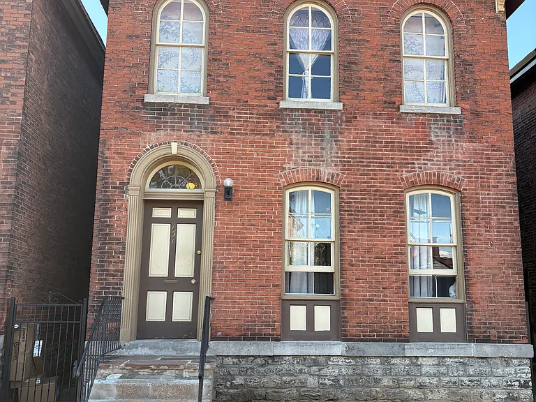 151 Allen St — Photo 2