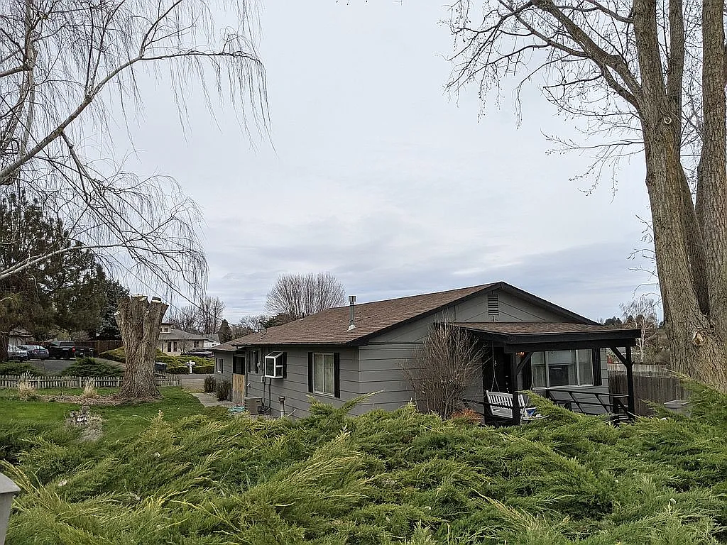 909 Appleway Rd photo 1