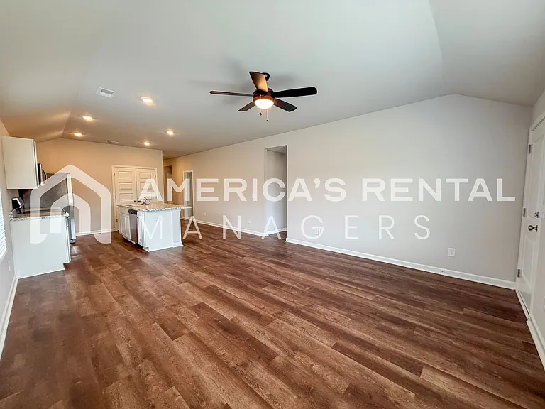 176 Dogwood St — Photo 13