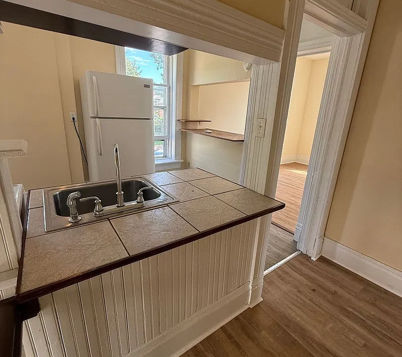 BS - 618 N 40th St
