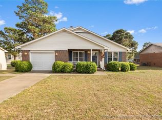 712 Alexwood Dr, Hope Mills, NC 28348