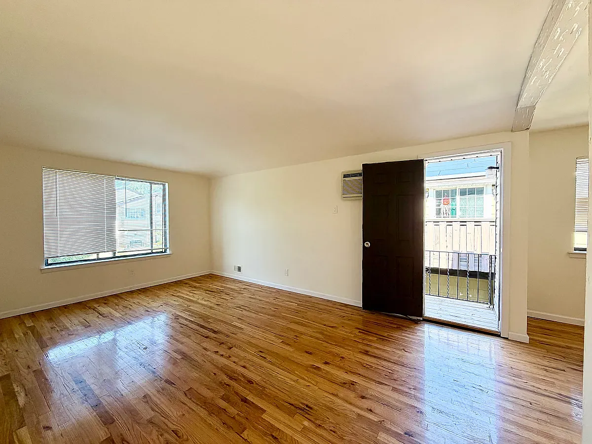 3 bed, 1166 sqft, $3,000 — Photo 4