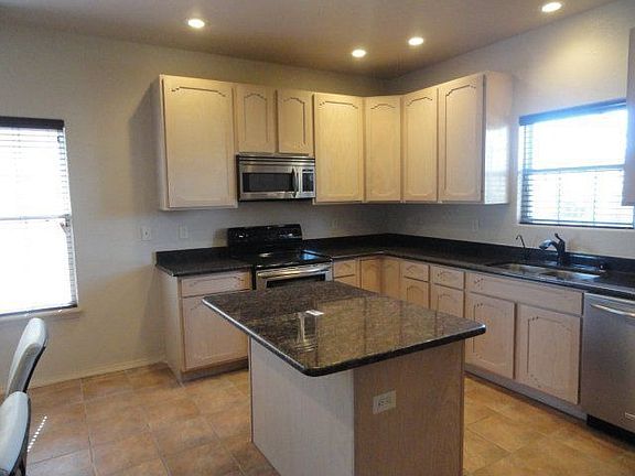 5th image of 410 Cottonwood Dr
