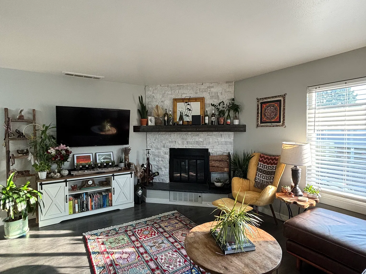 2 bed, 950 sqft, $1,950 — Photo 1