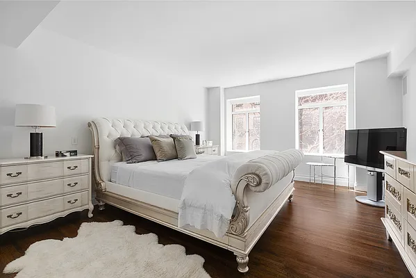 Sold by Compass | media 7