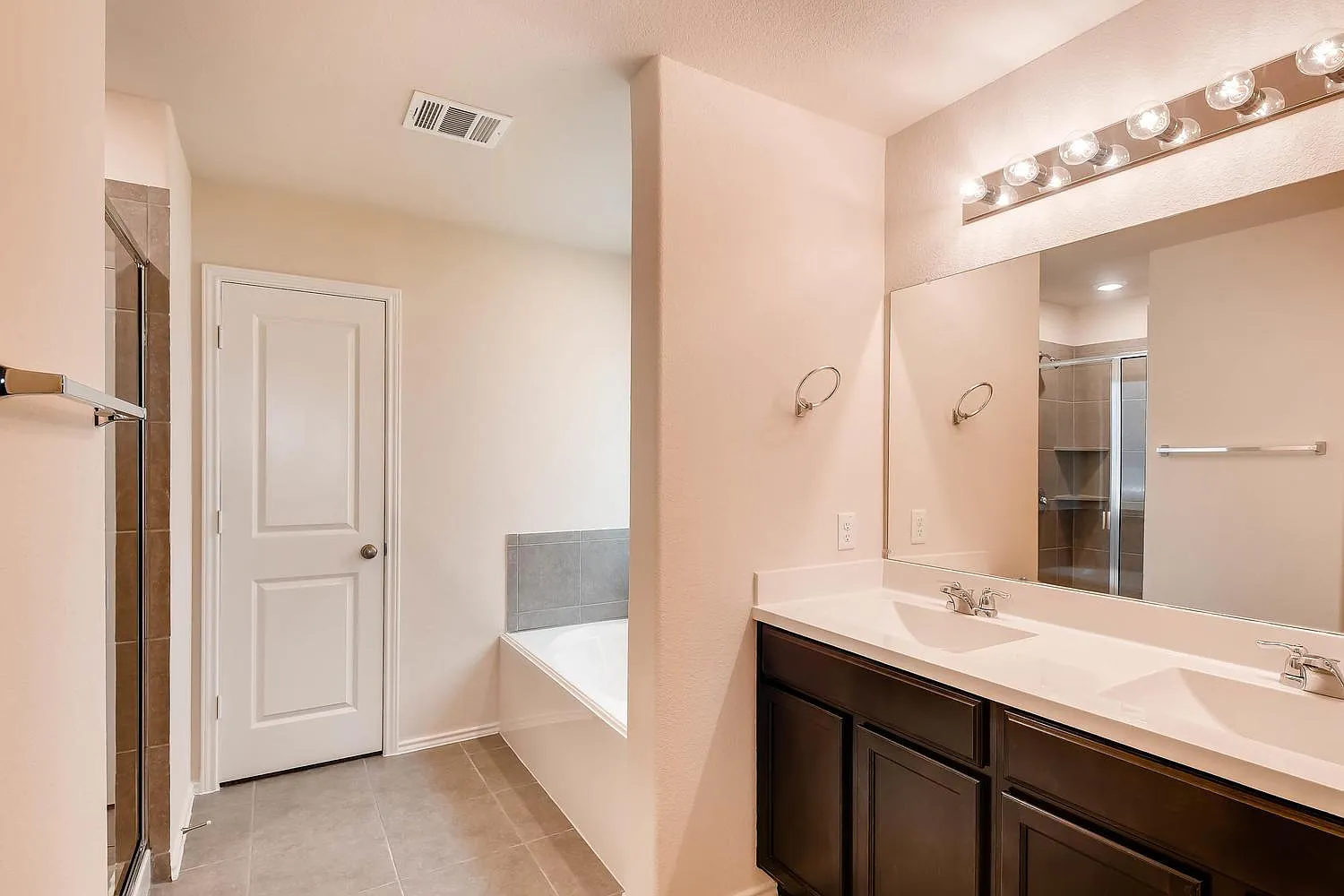 3 bed, 1628 sqft, $2,100 — Photo 4