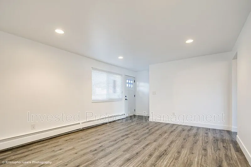 4 bed, 2.0 bath, 1700 sqft, $2,500 — Photo 3