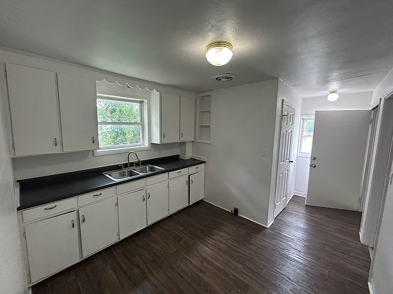 33 Jefferson St — Photo 1