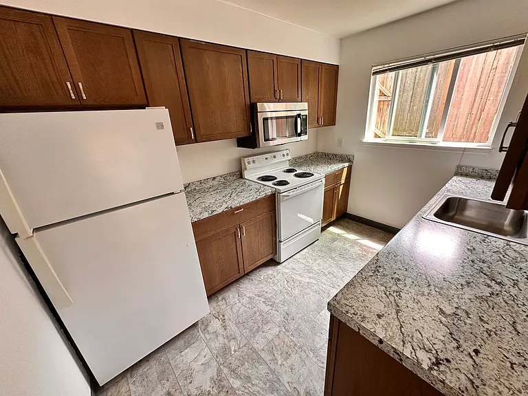9984 SW Garrett St — Photo 4