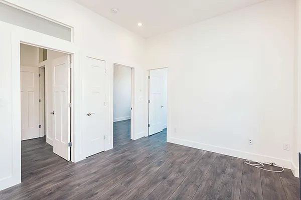 Rented by Nooklyn NYC LLC | media 32