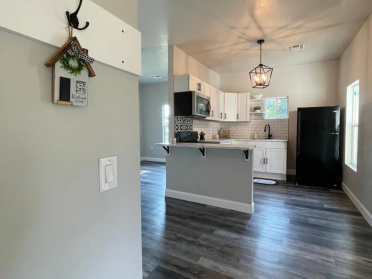 1317 E Broadway St — Photo 15
