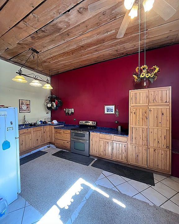 1st image of 1104 W Merchant Ave