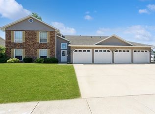 6117 Greenbriar Ln SW UNIT D, Cedar Rapids, IA 52404