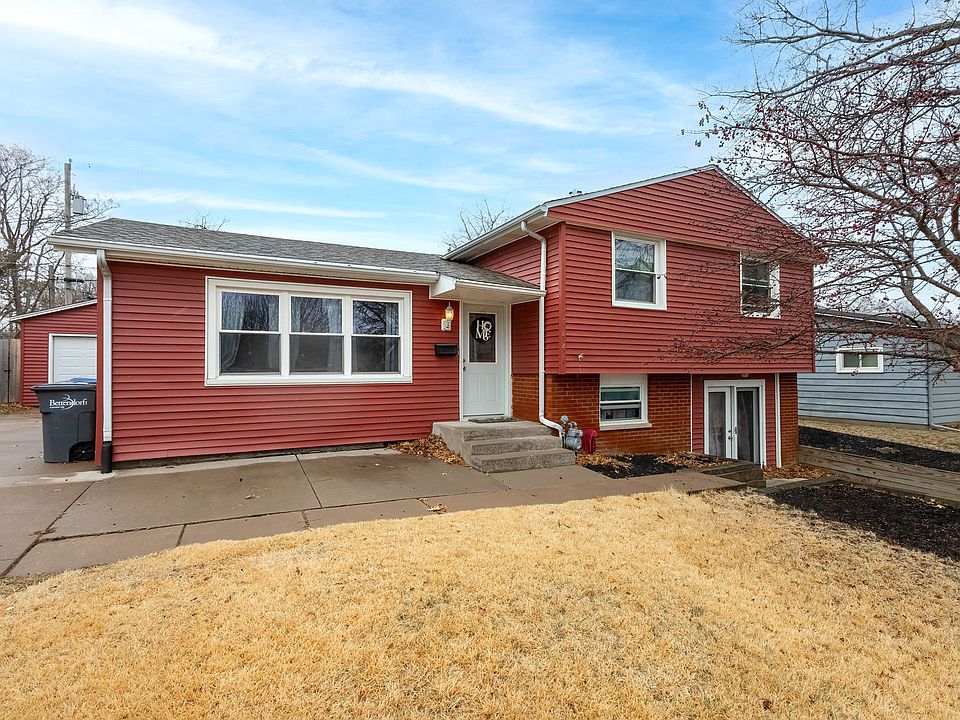 1st image of 1446 Lakewood Dr