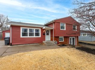 1446 Lakewood Dr, Bettendorf, IA 52722