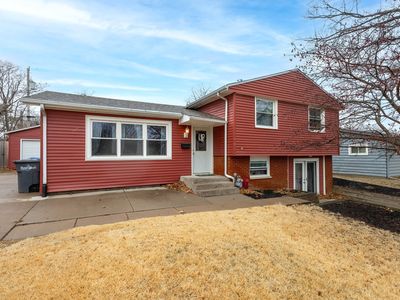 1446 Lakewood Dr, Bettendorf, IA, 52722