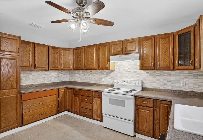 609 Trout St — Photo 15