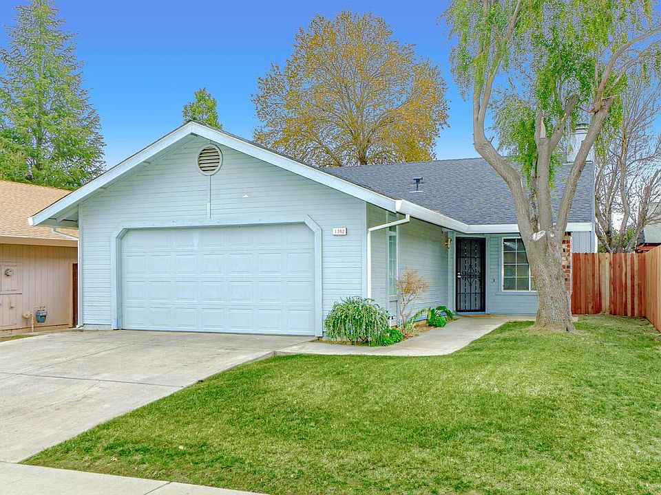 1st image of 1382 Hoover Pl