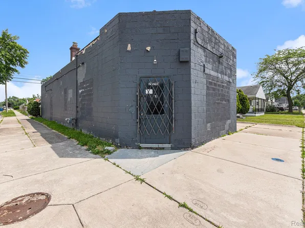 22248 Mac Arthur Blvd, Warren, MI 48089
