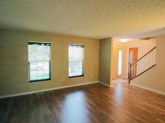 3rd image of 775 Suntree Dr