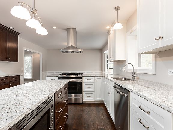 3rd image of 27W585 Lincoln Ave
