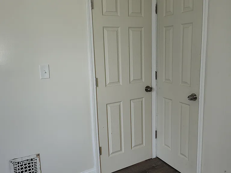 53 Duerstein St #UP — Photo 24
