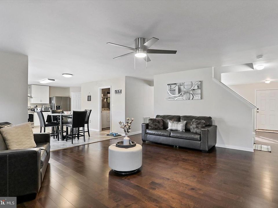 1st image of 105 Chardin Ct